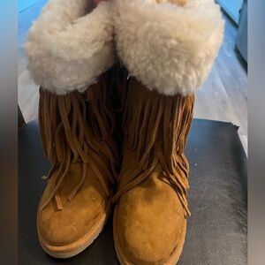 Madden girl fuzzy boots size 6.5